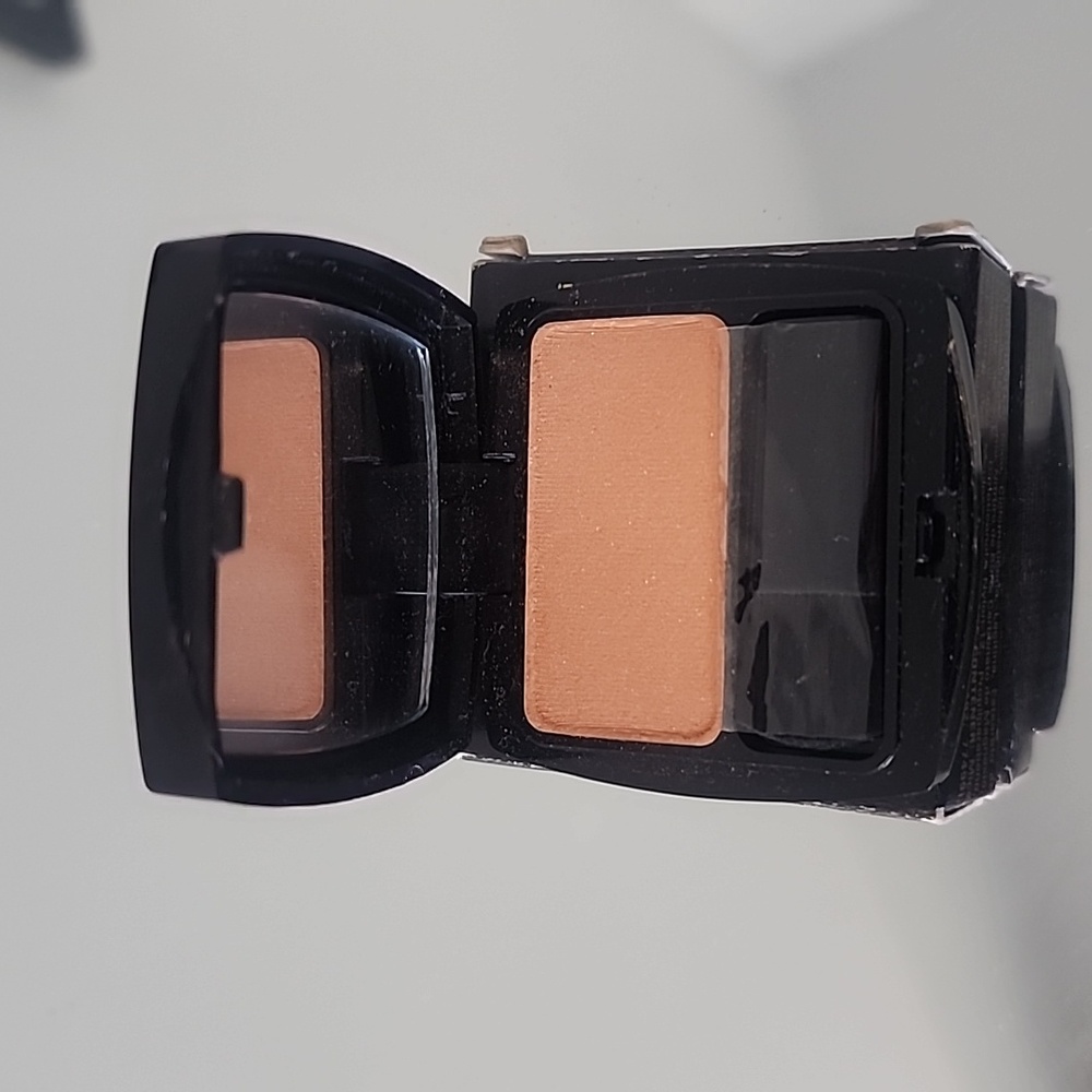 Armand Dupree blush in bronze